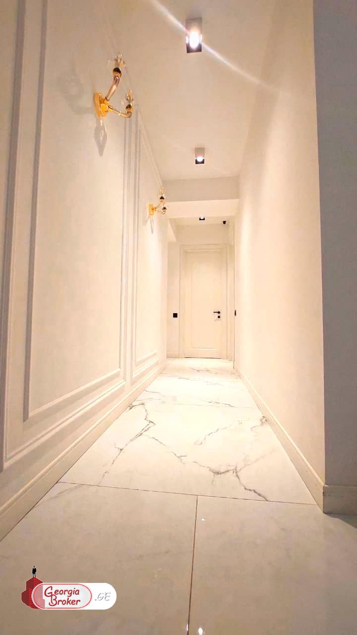 продается квартира с новым ремонтом 4-комнаты